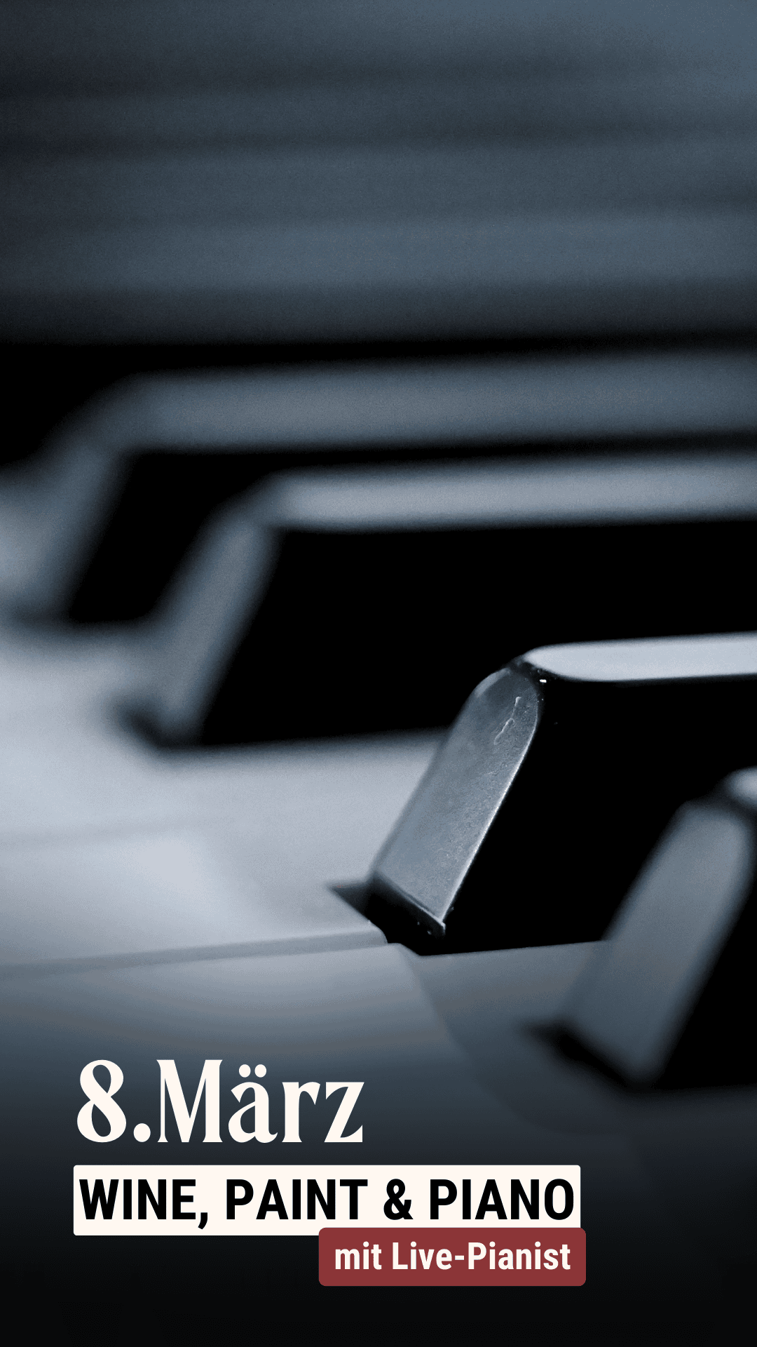 Wine, Paint & Piano mit Live-Pianist – Kreativabend am 8. März Mara Walz mit einem Glas Rotwein bei Entkorkte Kunst in München während des Events mit dem Weingut Walz am 8. November.